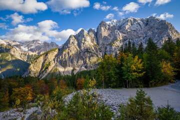 Fototapeta na wymiar Triglav Nationalpark Slowenien, Bergmassiv im Herbst