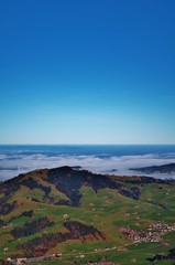 Fototapeta na wymiar Blick vom Berg ins Tal
