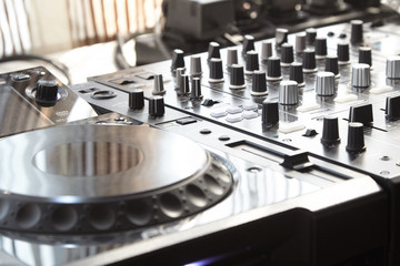 Hi-tec equipment for DJ pro-level