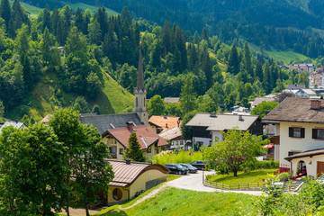 Fototapeta na wymiar Picturesque alpine mountain town Muhlbach am Hochkonig.