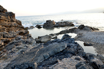 Fototapeta na wymiar brown rock by the sea