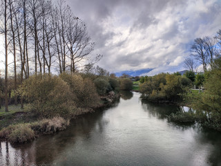 Cauce del río Ebro con arboleda