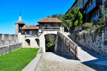 entrée du château de Gruyères est un château situé dans la ville suisse de Gruyères dans le canton de Fribourg.