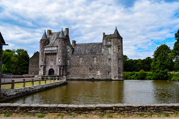 château de Trécesson du XIVe siècle forêt de Paimpont-Brocéliande Région Bretagne Département du Morbihan Commune de Campénéac