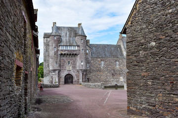 château de Trécesson du XIVe siècle forêt de Paimpont-Brocéliande Région Bretagne Département du Morbihan Commune de Campénéac