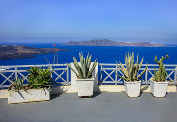 Fototapeta na wymiar View from the terrace in Thira on the island of Sanotirini to the sea and surrounding islands