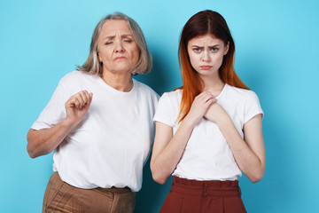 happy couple with thumbs up