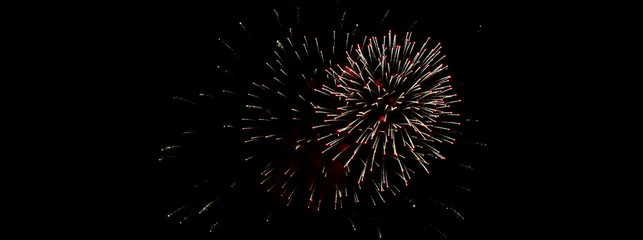 Feuerwerk vor dunklen Hintergrund - Silvester - Neujahr - Jahreswechsel