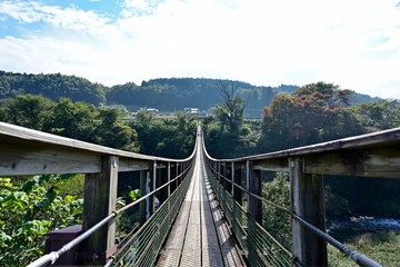 Fototapeta na wymiar 東洋のナイアガラ（原尻の滝）にかかる吊橋の情景＠大分