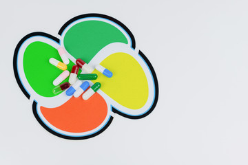 高齢者マーク　カプセル薬　高齢者ドライバー　イメージ