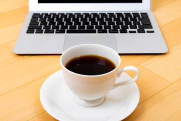 パソコンとコーヒー