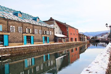 Obraz premium Otaru Canal and warehouses along the canal. The meaning of Japan on the warehouse is: North Japan Warehouse Gangyun Co., Ltd.