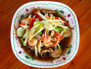 Thai spicy papaya salad with salted crab 