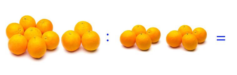 División sencilla entre naranjas, cálculo matemático de división.