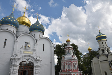 Coupoles du monastère de Serguiev Possad, Russie