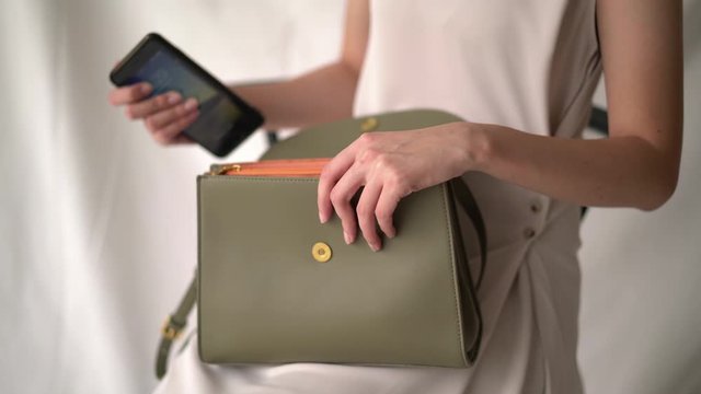 hand open a fashion leather bag