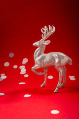Obraz na płótnie Canvas Silver Christmas deer on red background