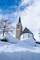 Fototapeta na wymiar swiss romanic church in snow