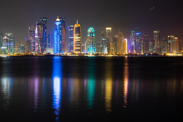 Obraz premium Vibrant Skyline of Doha at Night as seen from the opposite side of the capital city bay at night