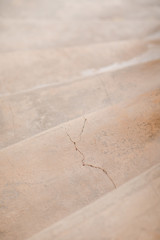 Escalier du château fissuré