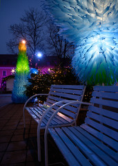 Obraz premium Christmas bench duo at Kaunas city hall