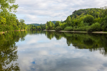 Fototapeta na wymiar River dordogne in aquitaine
