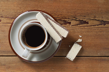 Obraz na płótnie Canvas Coffee and wafers with chocolate