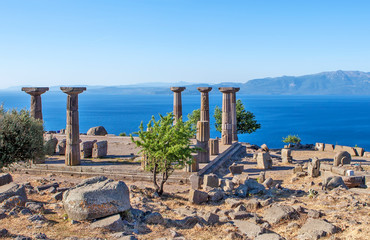 Fototapeta na wymiar Antique columns off the coast of the Aegean Sea. Troy. Turkey