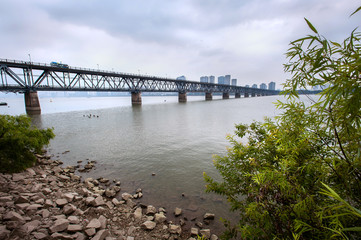 Fototapeta na wymiar The Qiantang River Bridge crosses the Qiantang River in Hangzhou, China