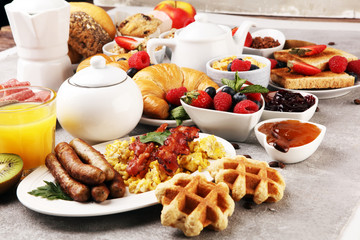 Breakfast served with coffee, orange juice, croissants, cereals and fruits. Balanced diet. Continental breakfast with granola and fruits