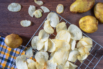 Some fresh fried potato chips