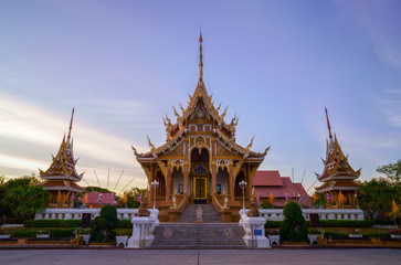 Obraz premium Khon Kaen/Thailand - JAN 2, 2020 : Wat Pa Saeng Arun at sunset time at khonkaen in Thailand.
