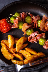 Brussels sprouts - Bacon - skewers with potato widgets