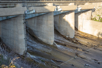 Germasogeia Dam,  gateways and mechanisms