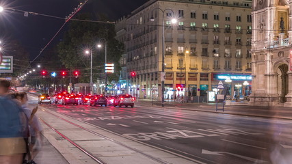 Obraz premium Old tram on a stop with the Vienna Opera House Behind timelapse.