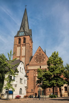 bitterfeld, deutschland - evangelische kirche st. antonius
