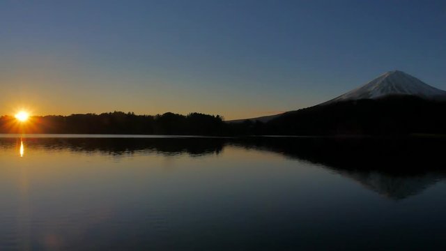 Sunrise and Mt. Fuji from Lake Kawaguchi Yamanashi Prefecture Japan  01/02/2020 4k mp4