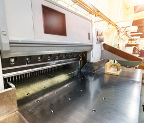 Empty paper guillotine in a modern offset printing facility