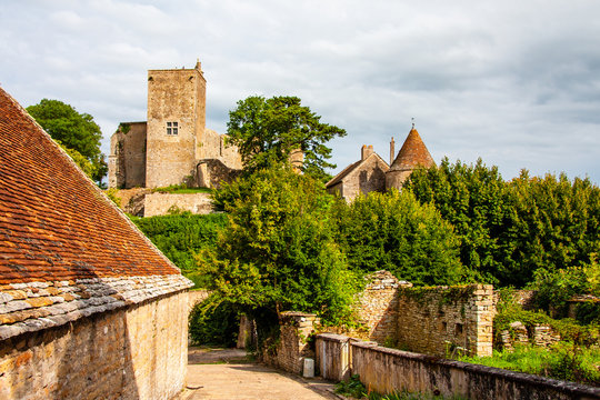 Burg in Brancion im Burgund in Frankreich