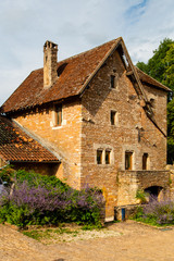 Fototapeta na wymiar Haus in Brancion im Burgund in Frankreich