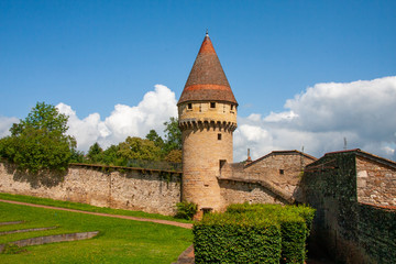 Mauer mit Fabry - Turm in Cluny im Burgund