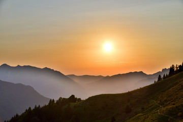 Sonnenuntergang bei Nebel