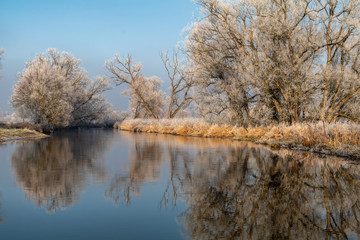 Die Waldnaab nach einer Frostnacht im Januar