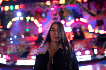 Frau im Weihnachtsmarkt Berlin 