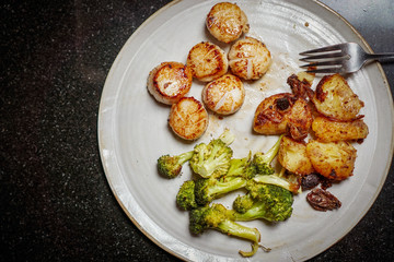 Sautéed scallops with roasted broccoli and potatoes