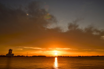 Fototapeta premium 朝焼けからの日の出