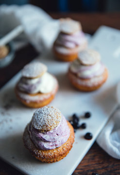 Buns with cream