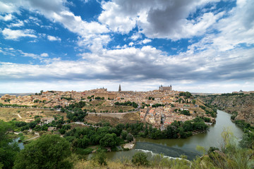 Fototapeta na wymiar Panoramic of the city of Toledo