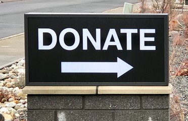 Directional sign point to donation drop off location 