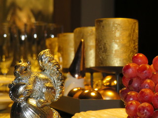 Festlich gedeckte Weihnachtstafel